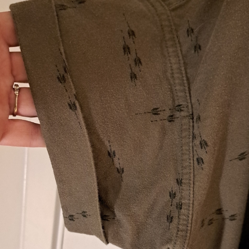 Eddie Bauer Women's Easy Fit Shirt - Olive Green. - Picture 7 of 8